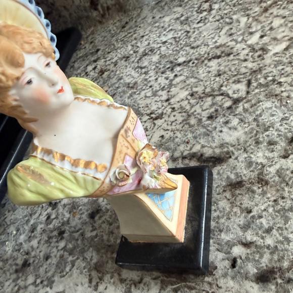 Vintage Porcelain Victorian Bust Lady - Picture 5 of 8